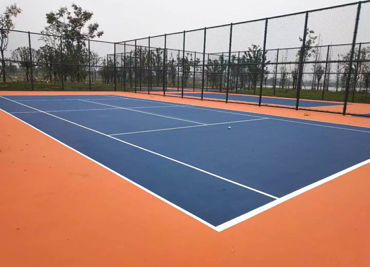 <b>һ���˽��ϩ���򳡲��ϵķ�����ص�</b>